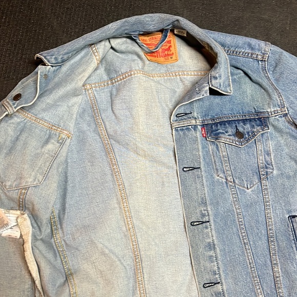 Levi’s Trucker Jacket - Picture 3 of 4